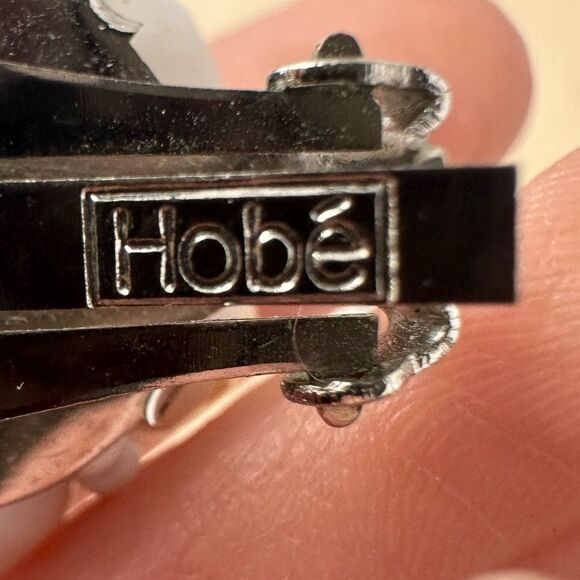 Vintage Signed Hobè Milkglass Cluster Bead Earrings Clip On - Picture 5 of 5